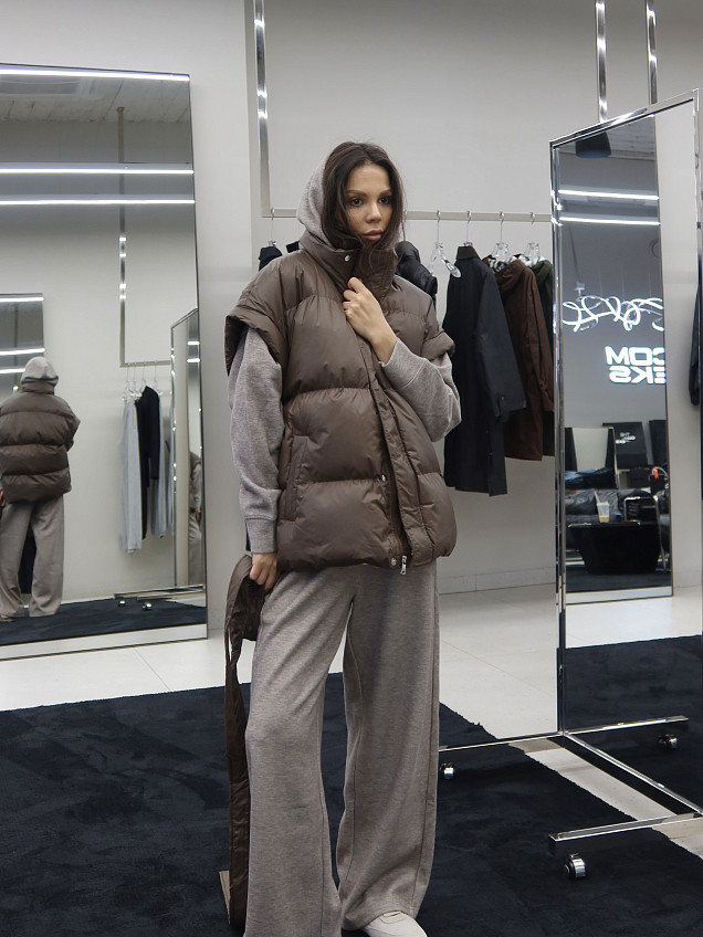 жилет oversize шоколадный из плащевки